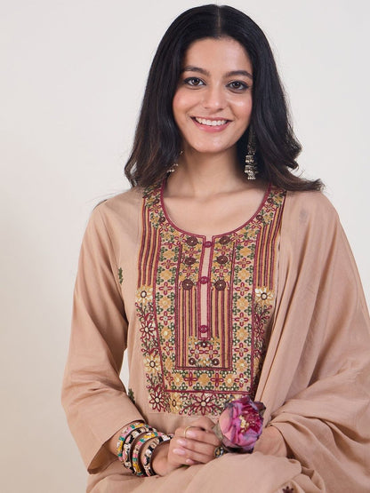 Ethnic Motifs Embroidered Thread Work Straight Kurta With Trousers & Dupatta