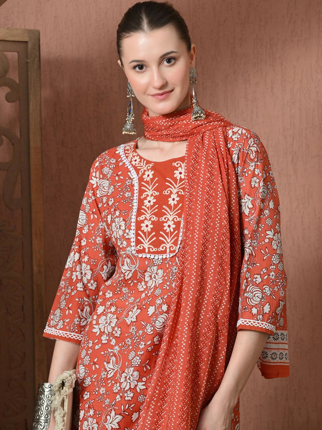 Women Floral Printed Regular Thread Work Pure Cotton Kurta with Trousers & With Dupatta
