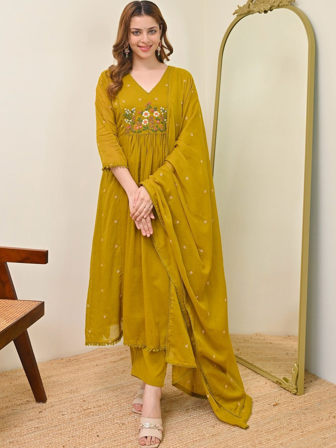 Dhiyona SN Women Floral Embroidered Empire Thread Work Chanderi Silk Kurta with Trousers & With Dupatta