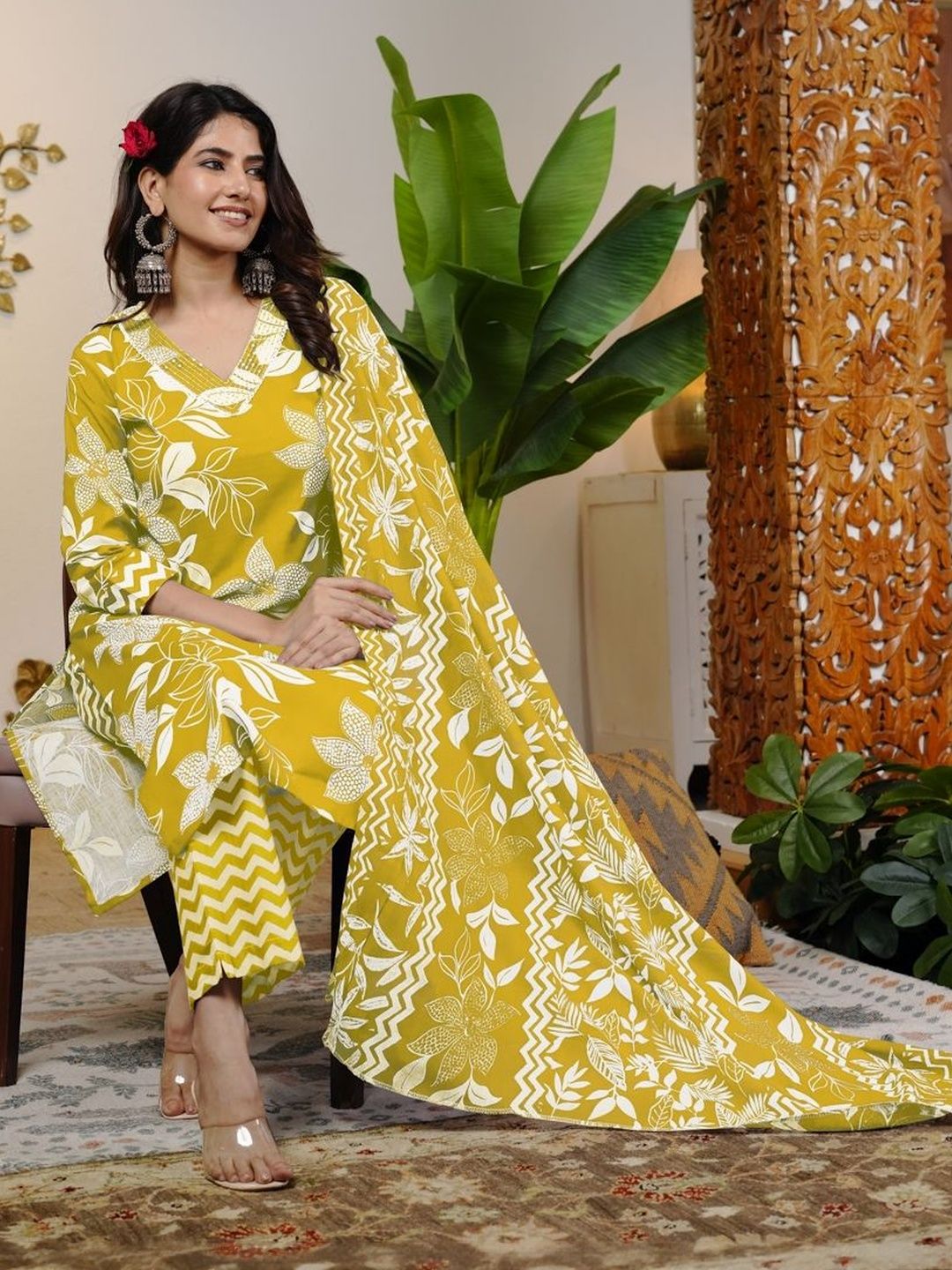 Dhiyona KL Women Floral Printed Regular Sequinned Pure Cotton Kurta with Trousers & With Dupatta