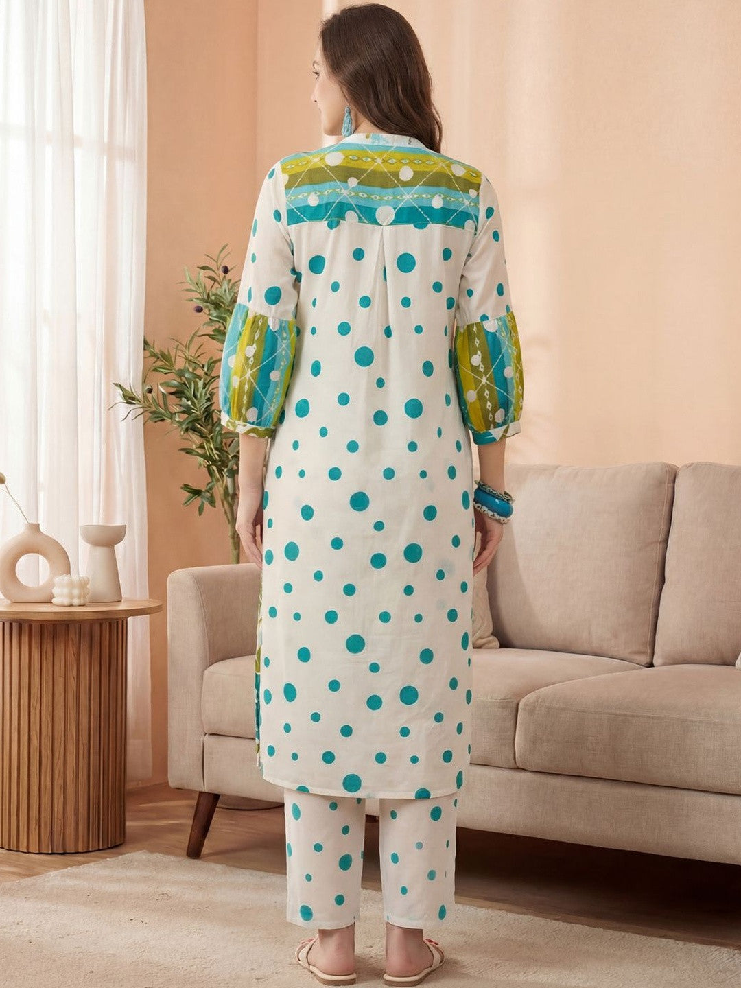 Women Floral Printed Regular Kurta with Trousers