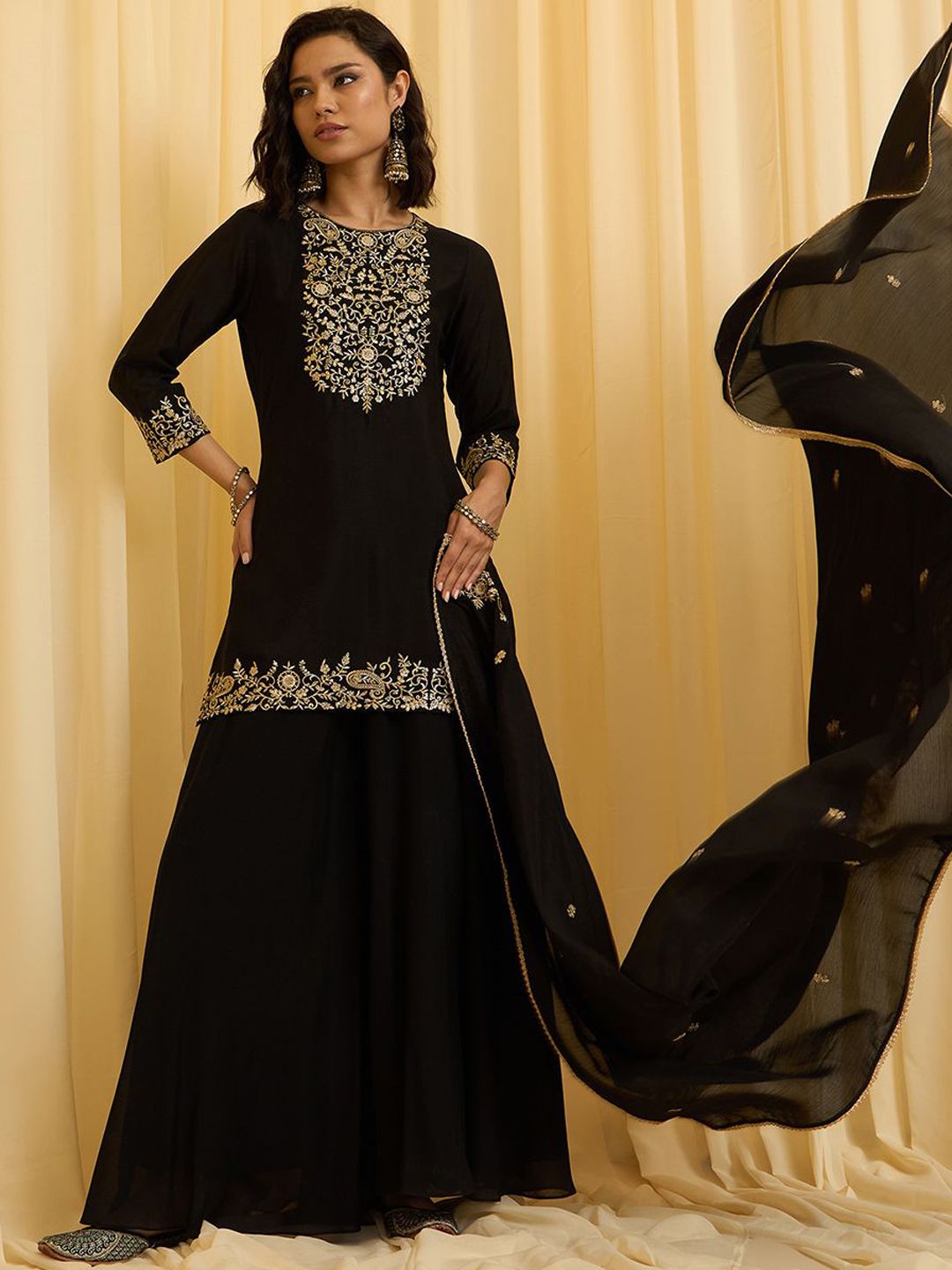 Dhiyona CH Embroidered Kurta Set With Dupatta