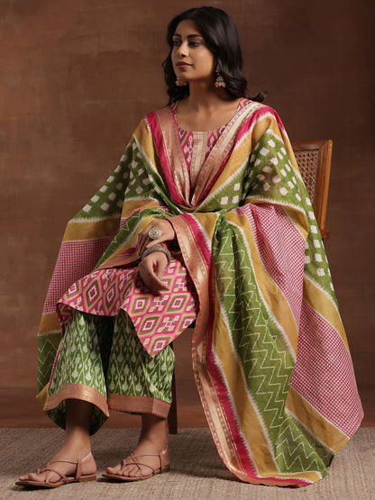Geometric Printed Round Neck Straight Kurta With Palazzos And Dupatta