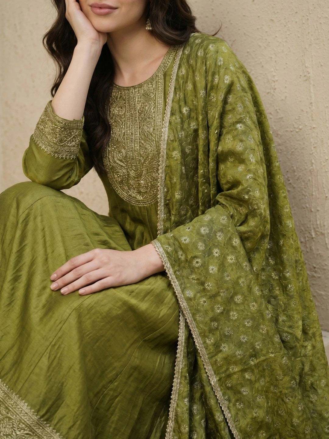 Women Ethnic Motifs Embroidered Regular Thread Work Kurta with Trousers & With Dupatta