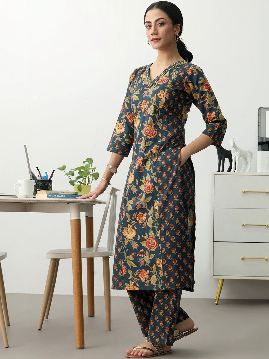 Women Floral Printed Regular Cotton Blend Kurta with Trousers
