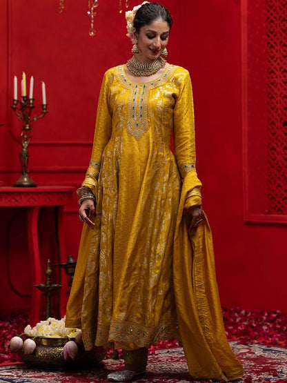 Dhiyona CH Women Zari Embroidered Mirror Work Kurta With Trousers & With Dupatta