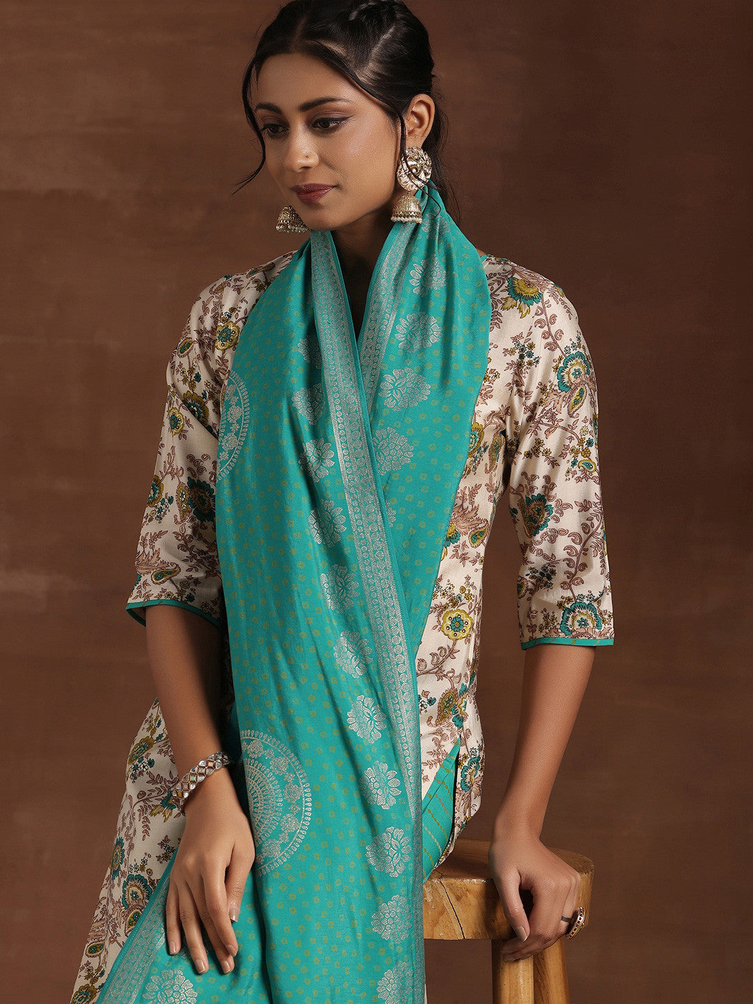 Women Floral Printed Regular Kurta with Trousers & With Dupatta