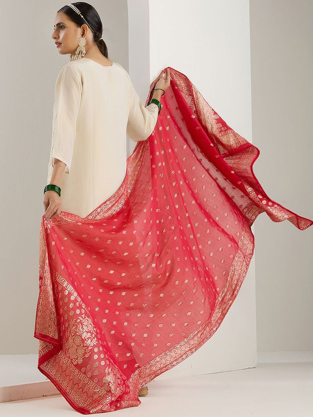 Dhiyona IS Women's White Floral Embroidered V-Neck Straight Kurta With Trousers & Dupatta