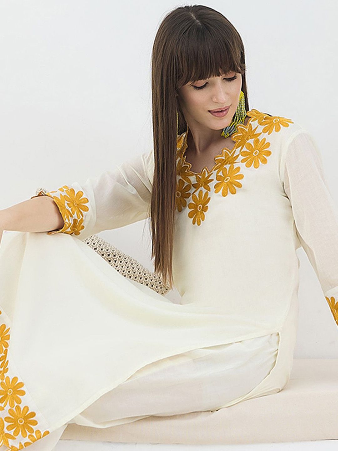 Dhiyona IE Women Floral Embroidered Cotton Kurta with Trousers