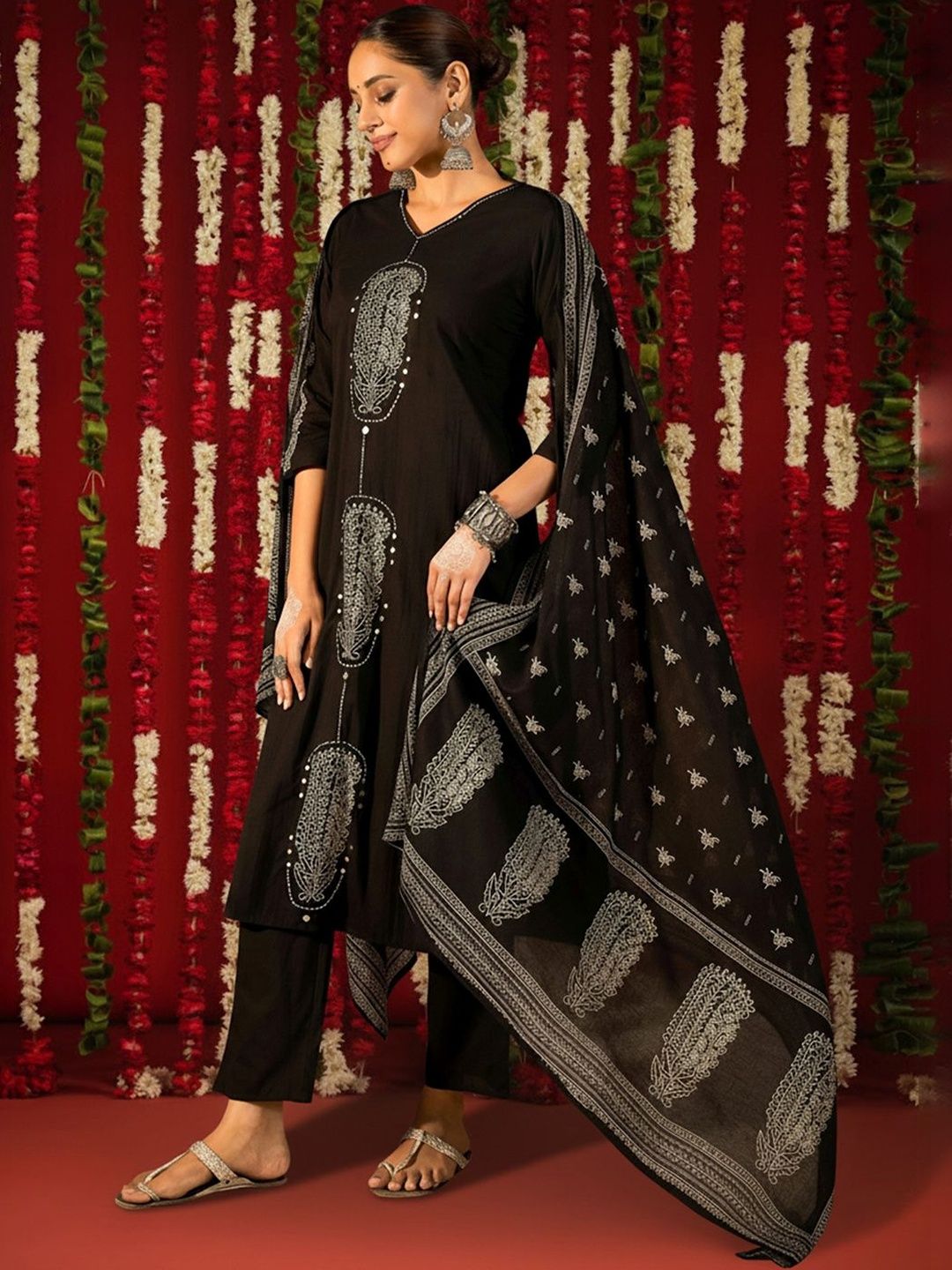 Dhiyona IE Women Ethnic Motifs Printed Regular Thread Work Pure Cotton Kurta with Trousers & With Dupatta