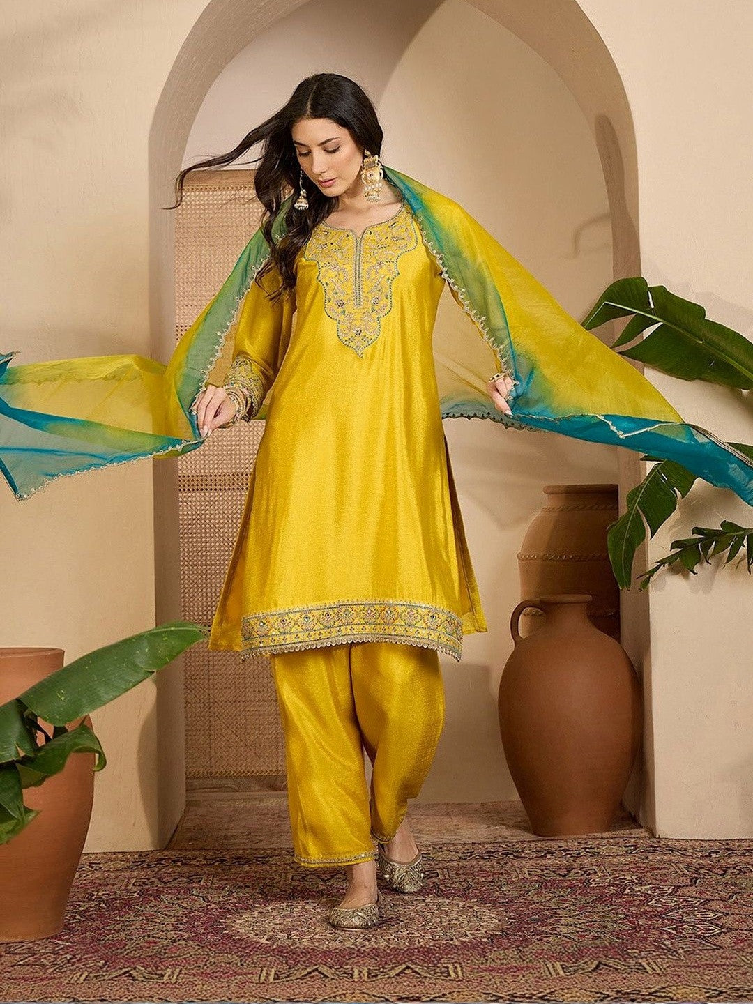 Embroidered Round Neck Kurta Trousers & Dupatta