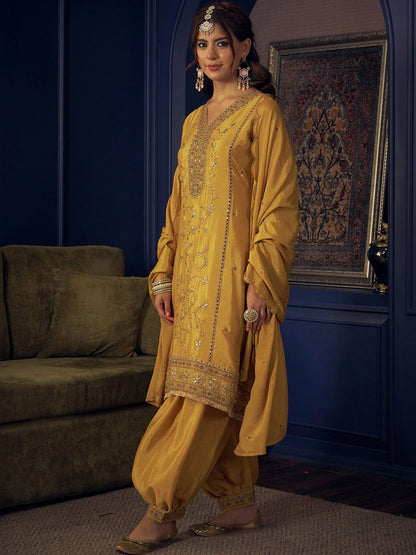 Dhiyona CH Women Ethnic Motifs Embroidered Regular Kurta with Patiala & With Dupatta