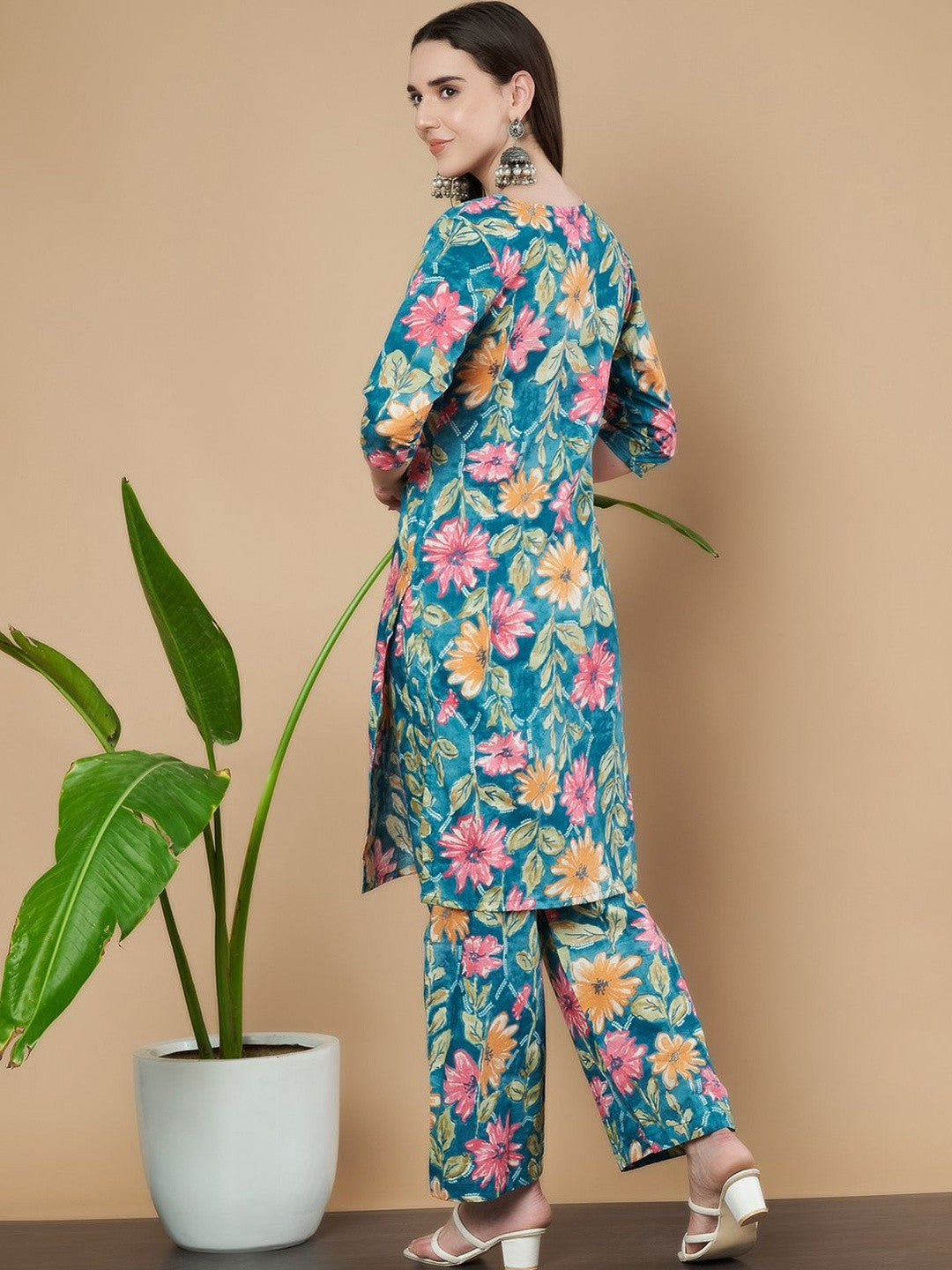 Women Floral Printed Regular Pure Cotton Kurta with Trousers