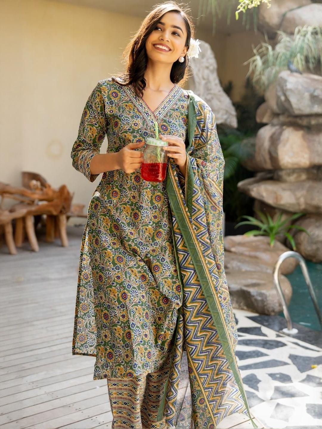 Dhiyona KL Women Green Pure Cotton Kurta Sets