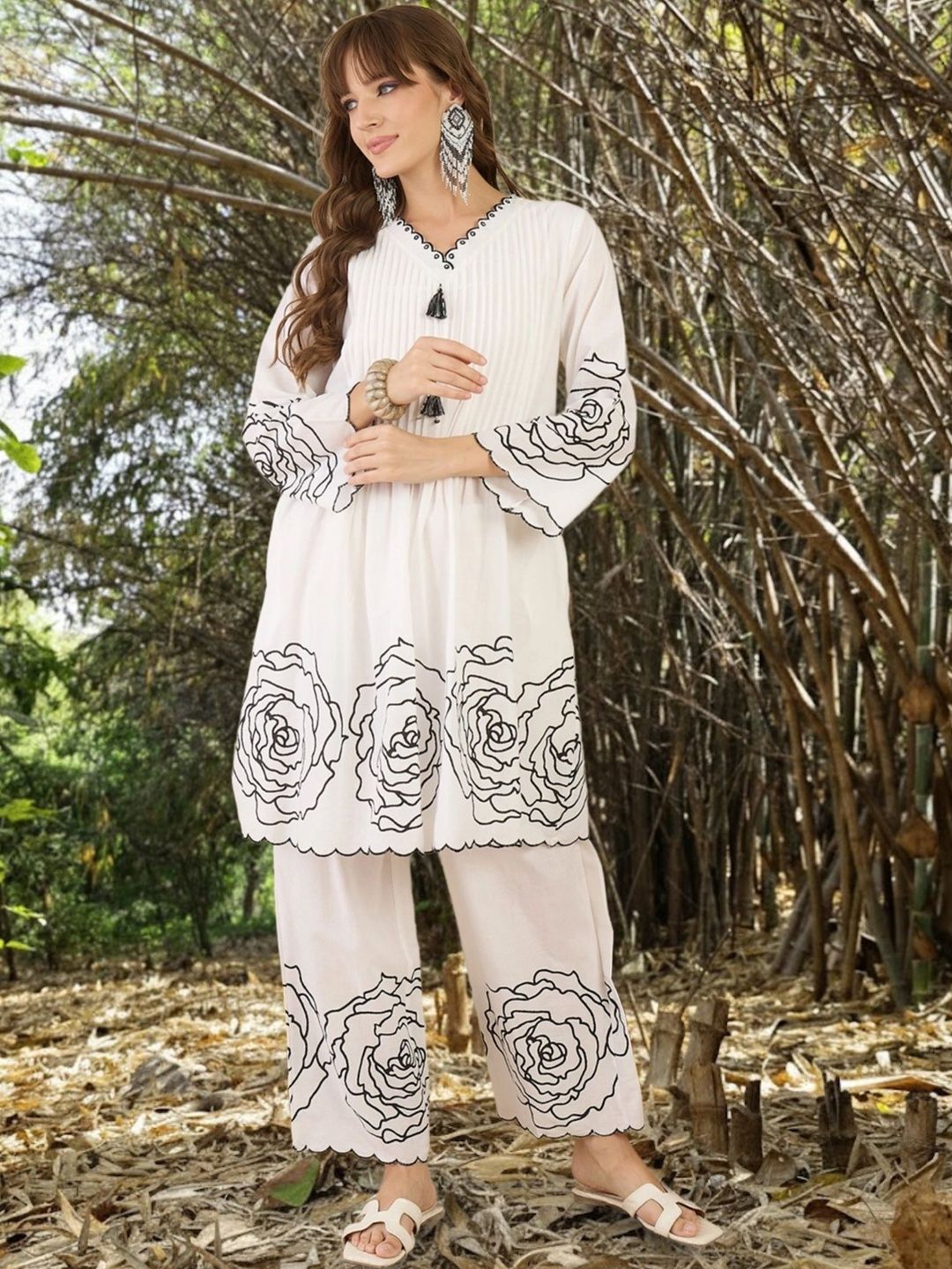 Dhiyona IE Women Floral Printed Pleated Thread Work Pure Cotton Kurta with Trousers