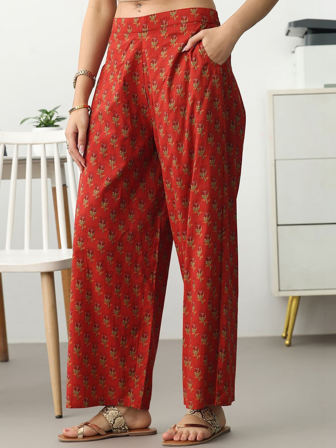 Women Floral Printed Regular Cotton Blend Kurta with Palazzos