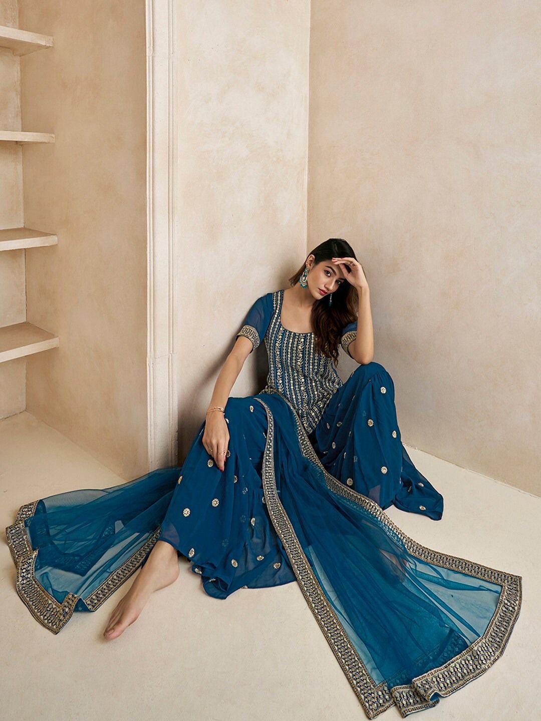 Dhiyona KL Women Floral Embroidered Regular Kurti with Palazzos & With Dupatta