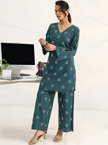 Women Ethnic Motifs Printed Regular Cotton Blend Kurta with Palazzos