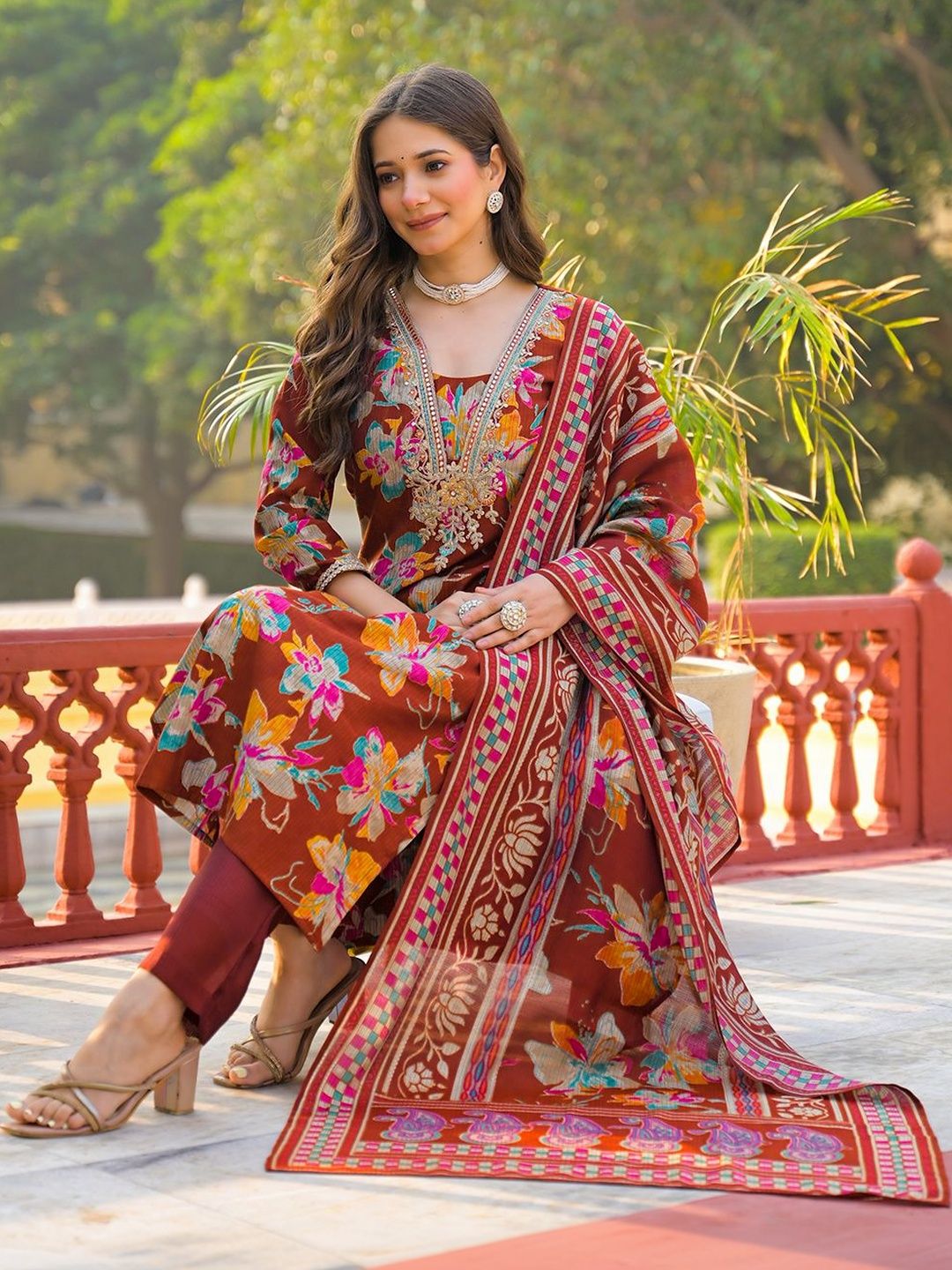 Dhiyona KL Women Floral Printed Regular Thread Work Kurta with Trousers & With Dupatta