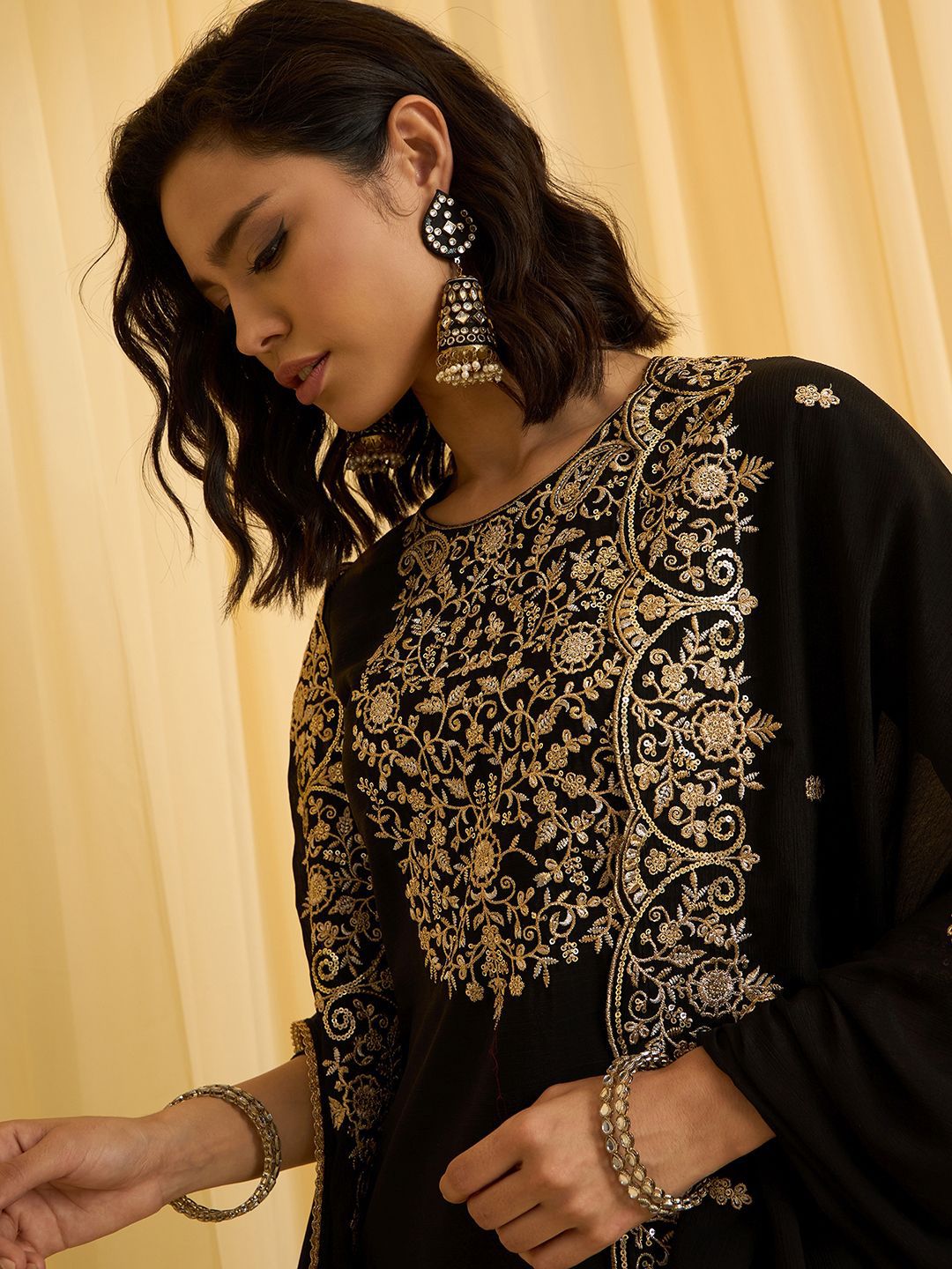 Dhiyona CH Embroidered Kurta Set With Dupatta