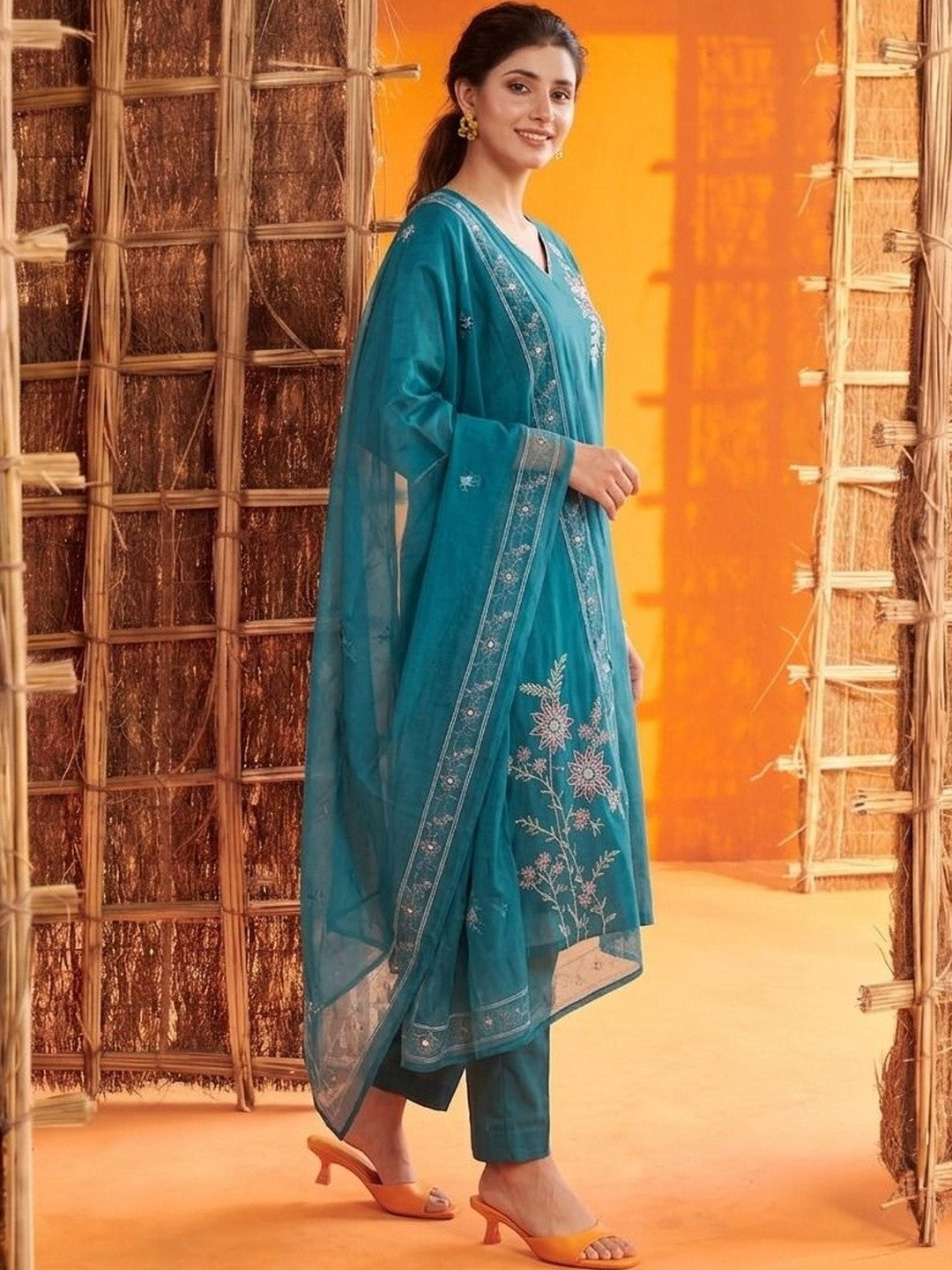 Women Floral Embroidered Regular Thread Work Pure Cotton Kurta with Trousers & With Dupatta