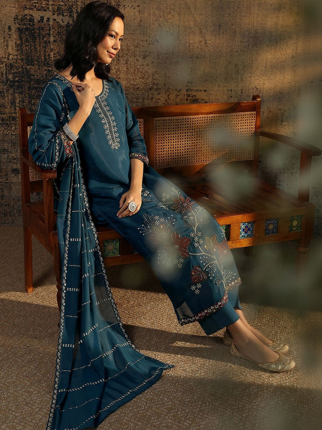 Women Floral Embroidered Regular Thread Work Kurta with Trousers & With Dupatta