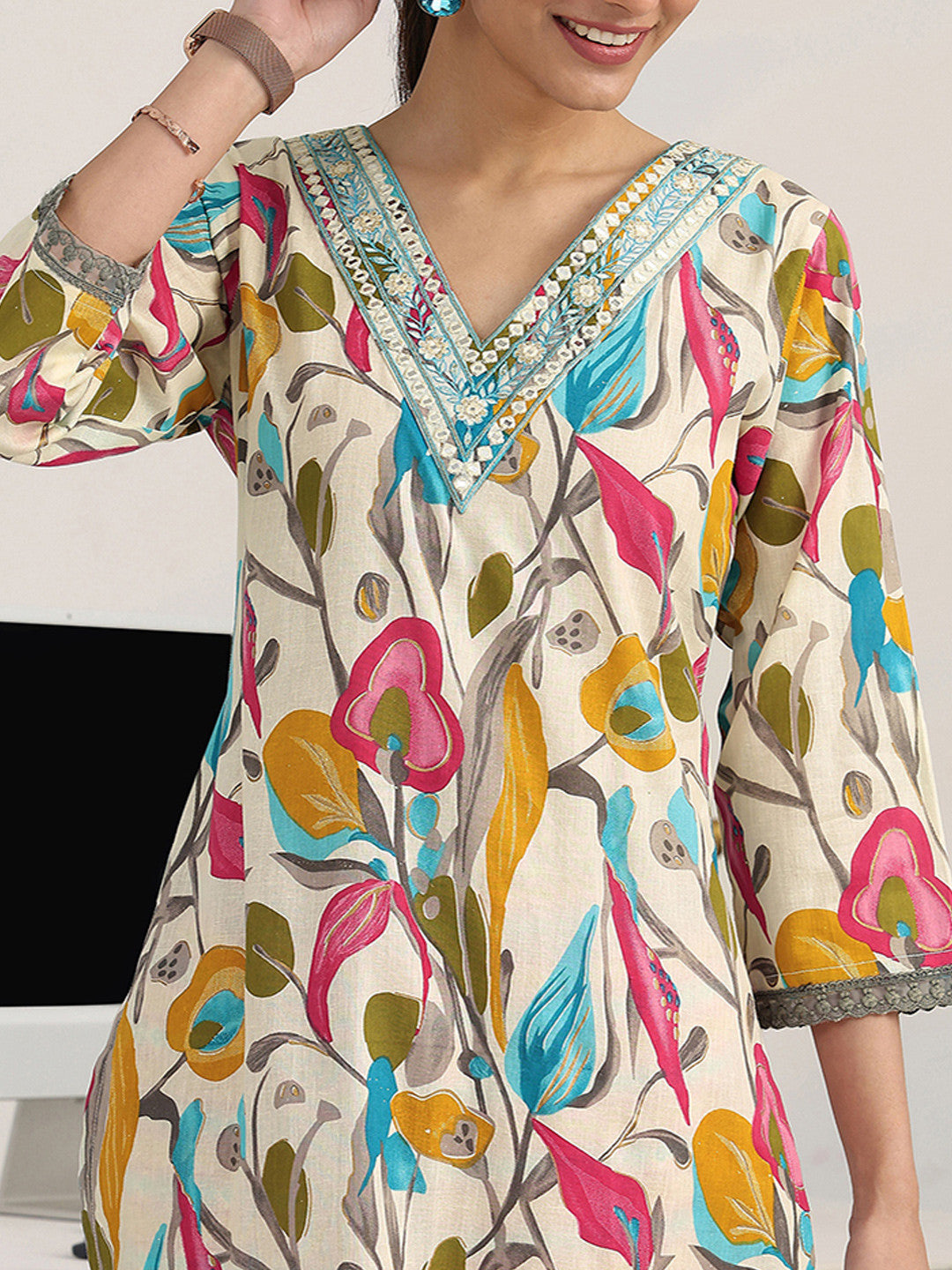Women Floral Printed Regular Thread Work Kurta with Trousers & With Dupatta