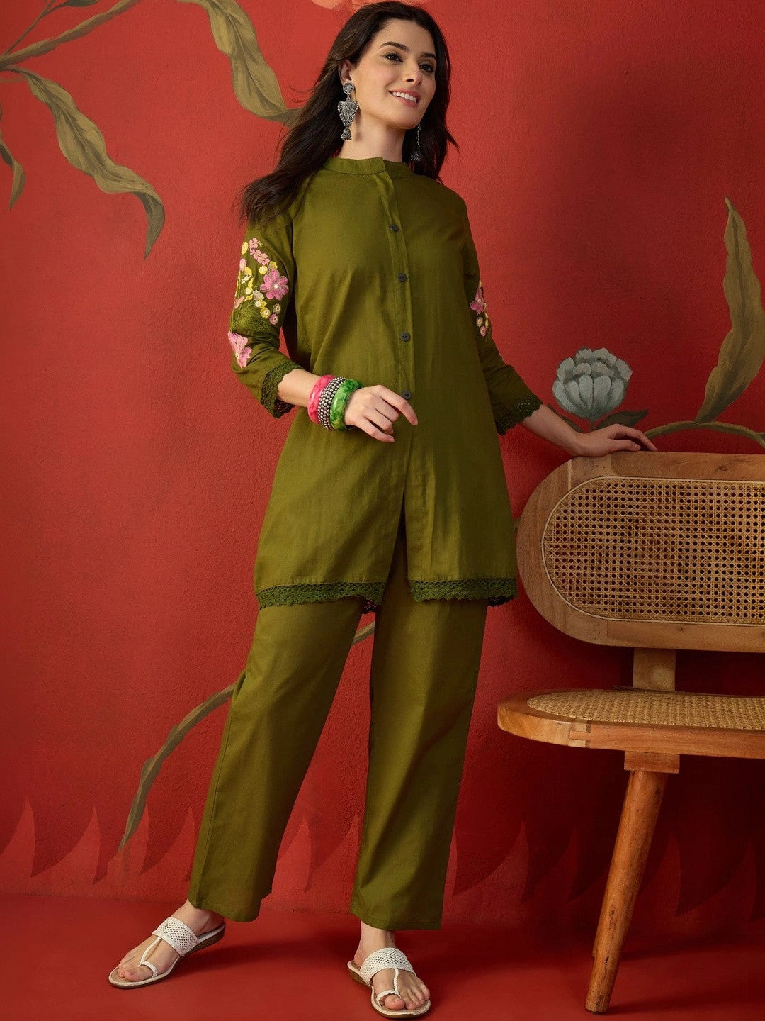 Women Floral Embroidered Regular Thread Work Pure Cotton Kurta with Trousers