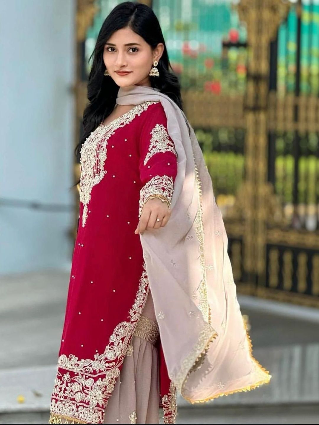 Dhiyona KL Women Ethnic Motifs Embroidered Regular Kurta with Sharara & With Dupatta