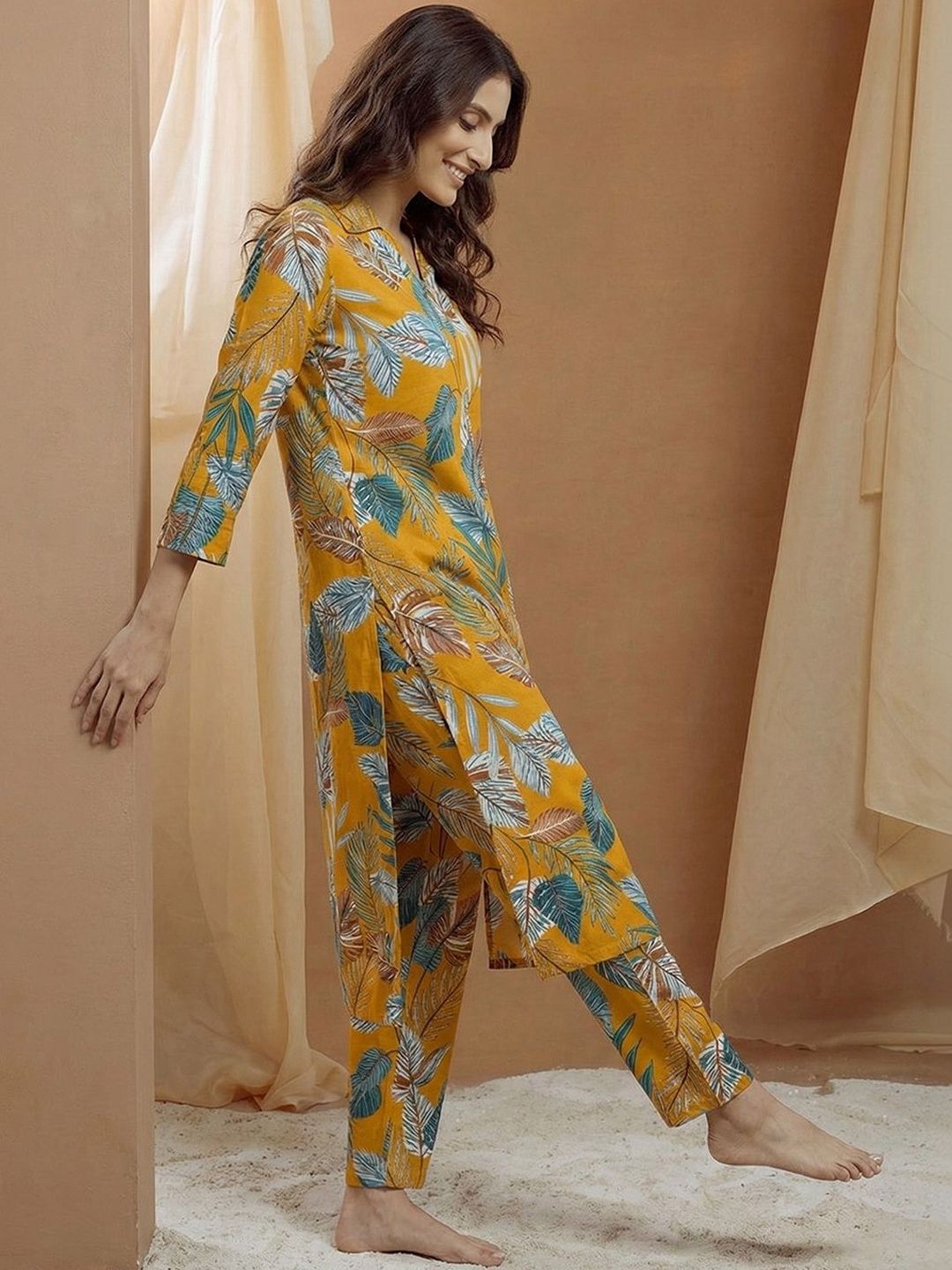 Dhiyona CH Women Floral Printed Regular Kurta with Trousers