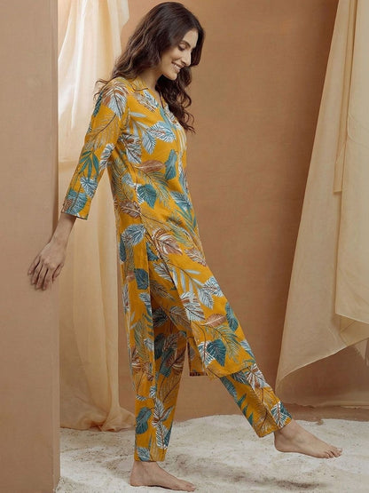 Dhiyona CH Women Floral Printed Regular Kurta with Trousers