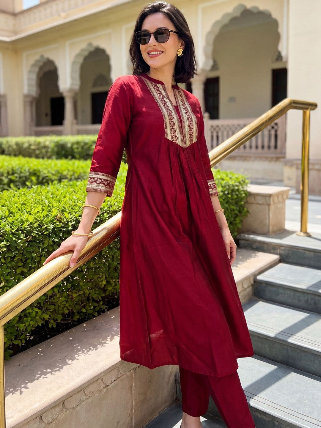 Women Ethnic Motifs Embroidered Empire Thread Work Liva Kurta with Trousers