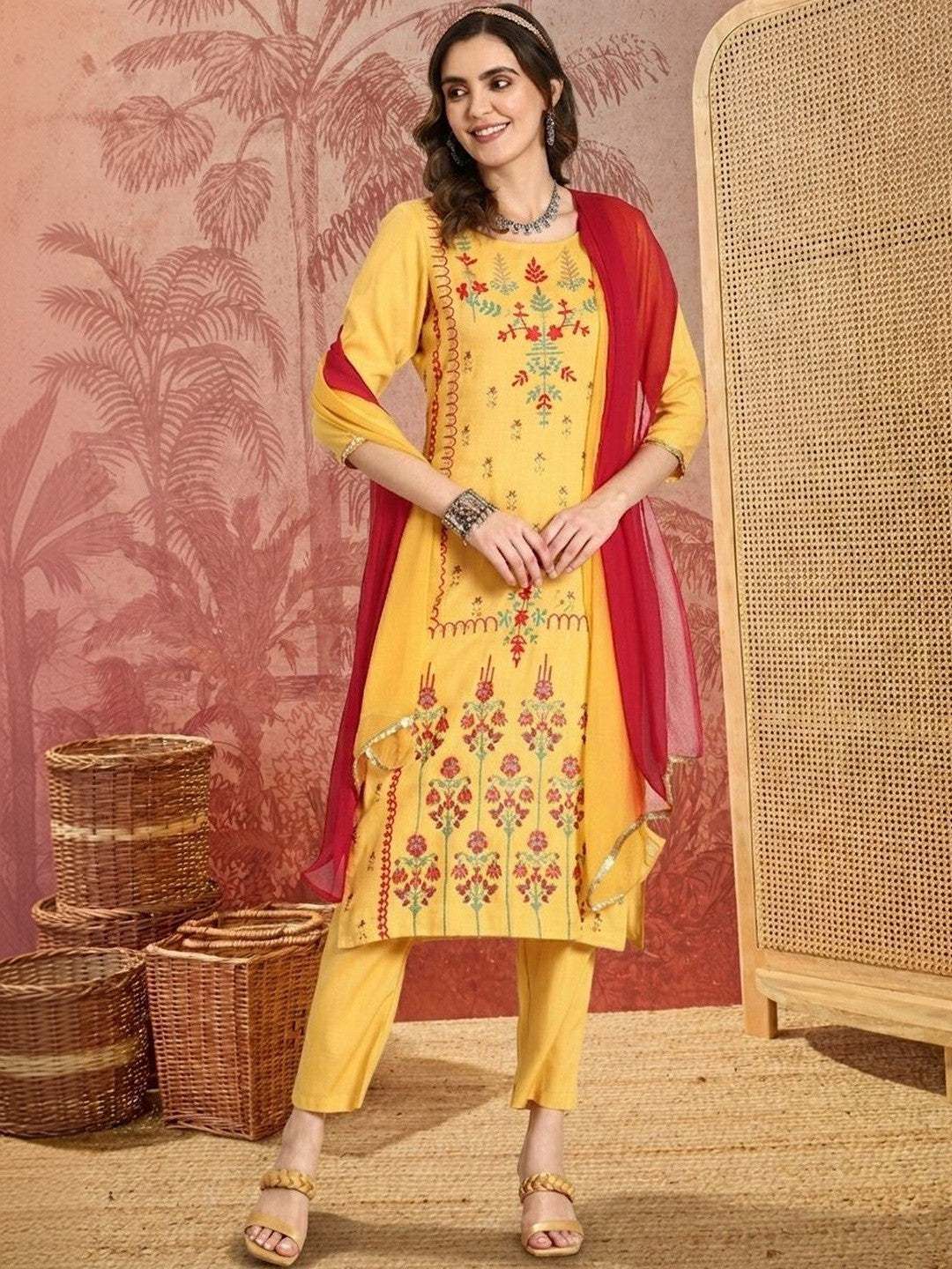 Dhiyona SN Women Floral Printed Round Neck Kurta Set With Dupatta