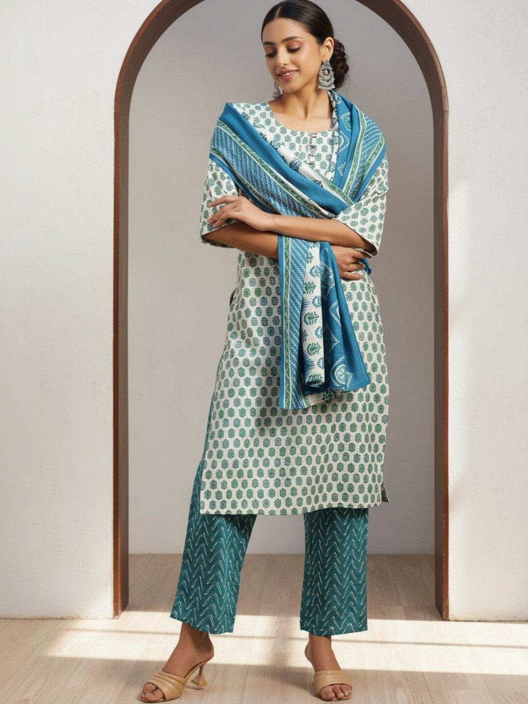 Women Ethnic Motifs Printed Regular Kurta with Trousers & With Dupatta