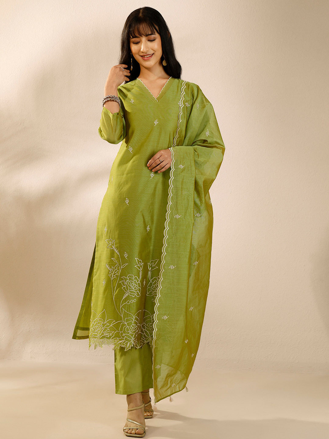 Women Ethnic Motifs Embroidered Regular Thread Work Kurta with Trousers & With Dupatta