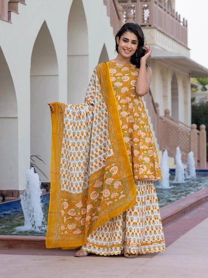 Dhiyona KL Women Floral Printed Regular Pure Cotton Kurta with Palazzos & With Dupatta