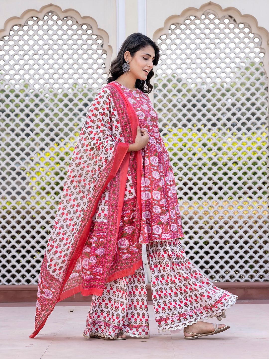 Dhiyona KL Women Floral Printed Regular Pure Cotton Kurta with Sharara & With Dupatta