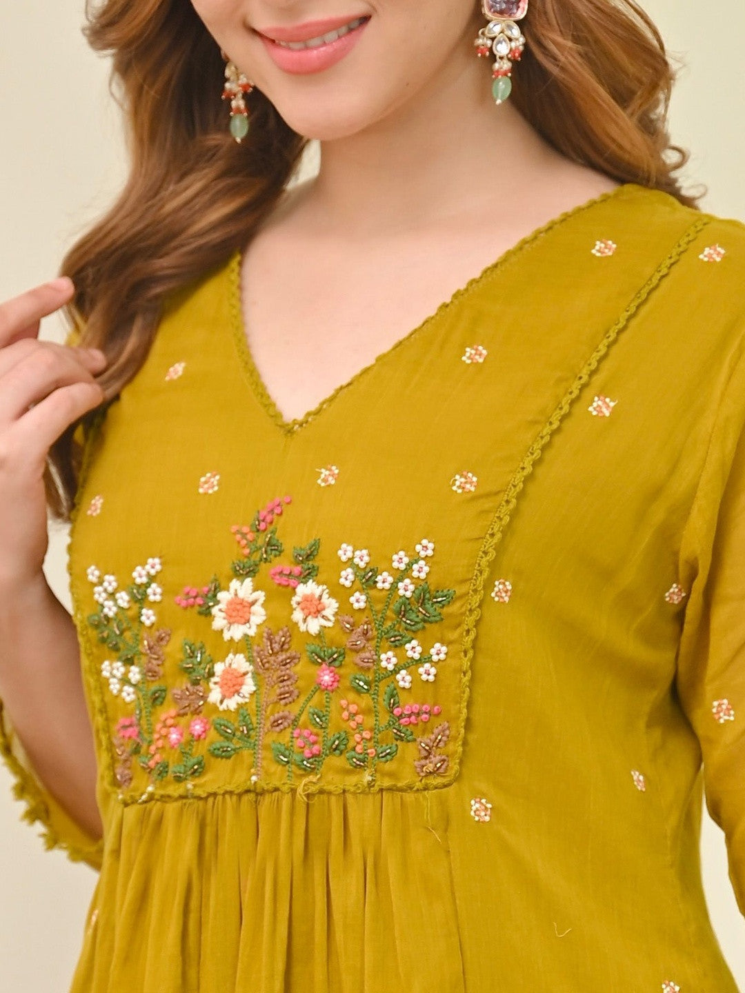 Women Floral Embroidered Empire Thread Work Chanderi Silk Kurta with Trousers & With Dupatta