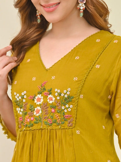 Women Floral Embroidered Empire Thread Work Chanderi Silk Kurta with Trousers & With Dupatta