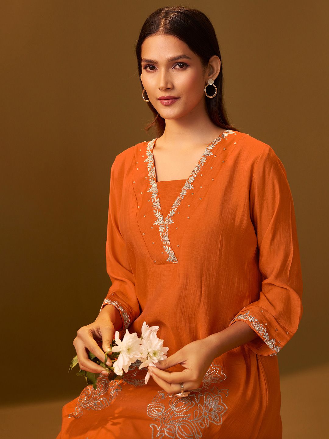 Dhiyona IE Ethnic Motifs Embroidered V-Neck Thread Work A-Line Kurta & Trousers