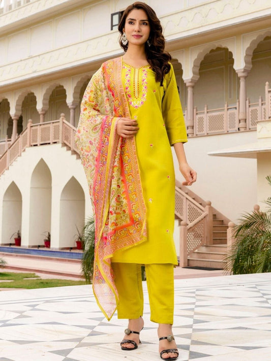 Dhiyona KL Women Floral Embroidered Regular Thread Work Kurta with Trousers & With Dupatta