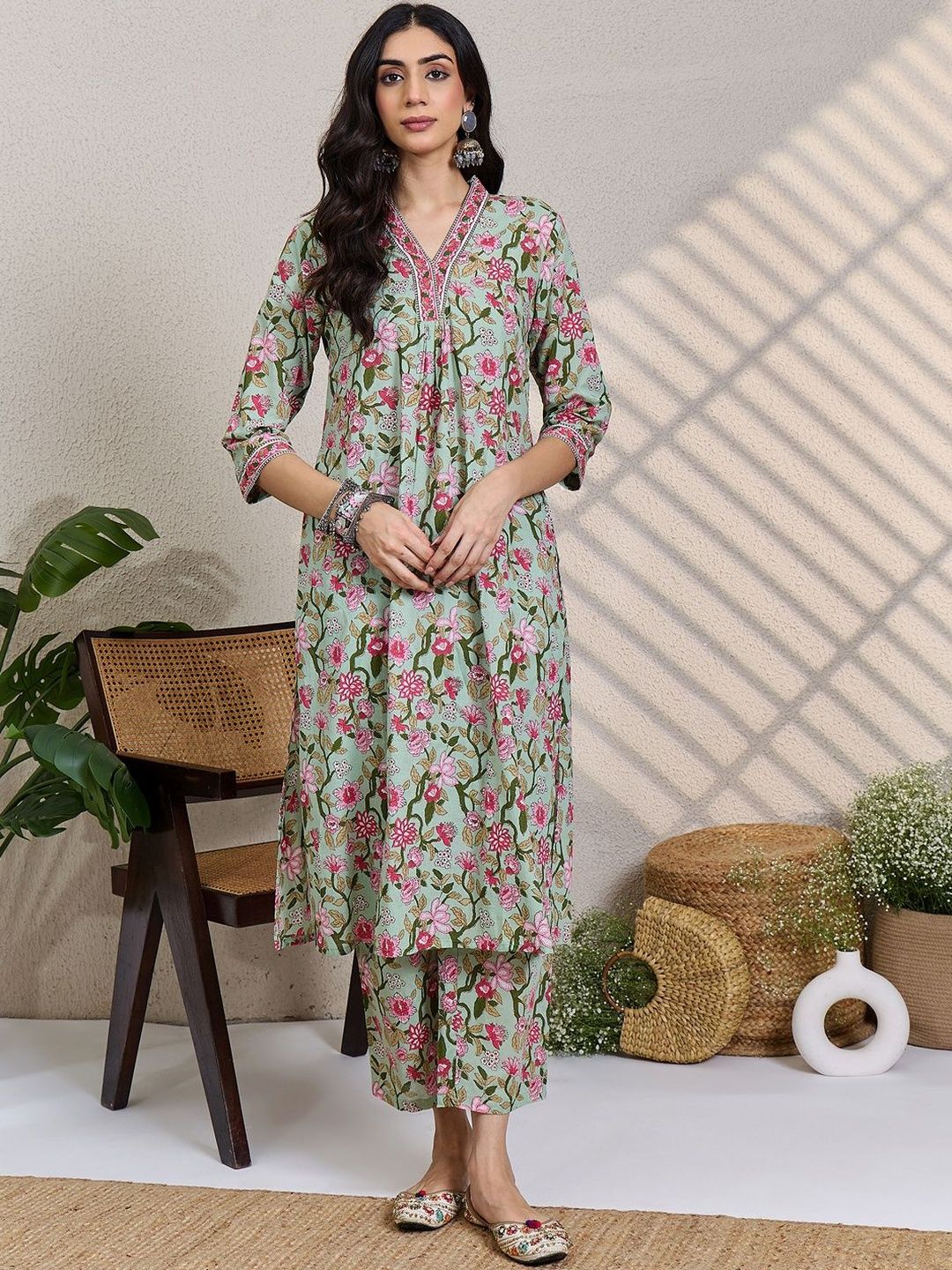 Dhiyona IE Women Floral Printed Regular Pure Cotton Kurta With Trousers