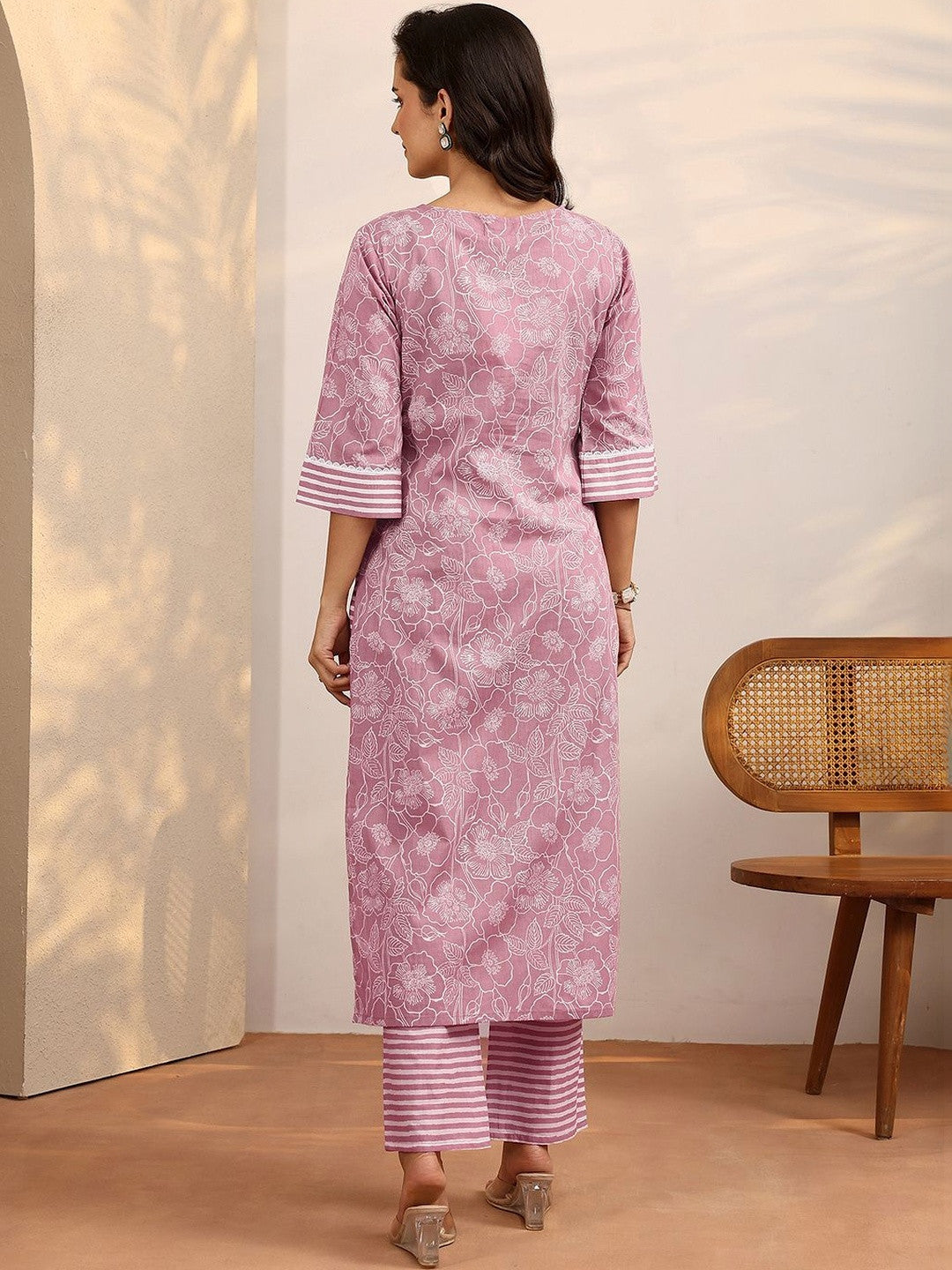 Women Floral Printed Regular Kurta with Trousers