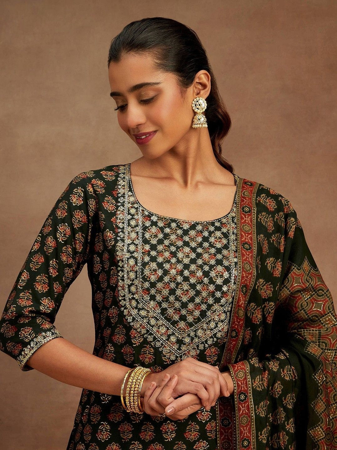 Women Ethnic Motifs Printed Regular Thread Work Kurta with Trousers & With Dupatta