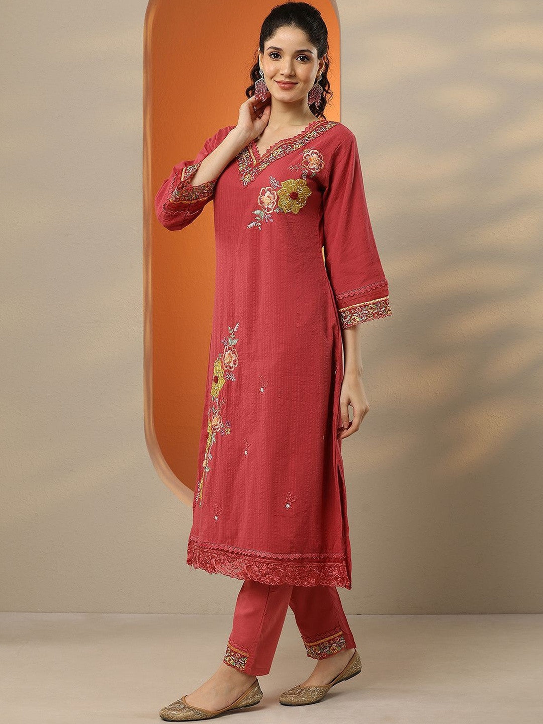 Women Floral Embroidered Regular Thread Work Kurta with Trousers & Dupatta