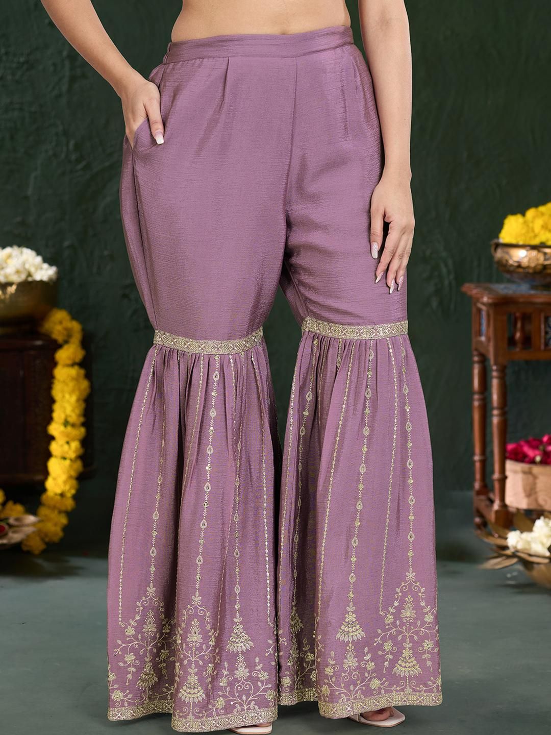 Dhiyona KL Women Embroidered Thread Work Kurta With Sharara & With Dupatta