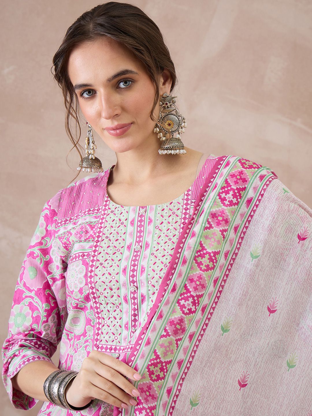 Dhiyona IE Women Floral Printed Regular Thread Work Pure Cotton Kurta with Trousers & With Dupatta