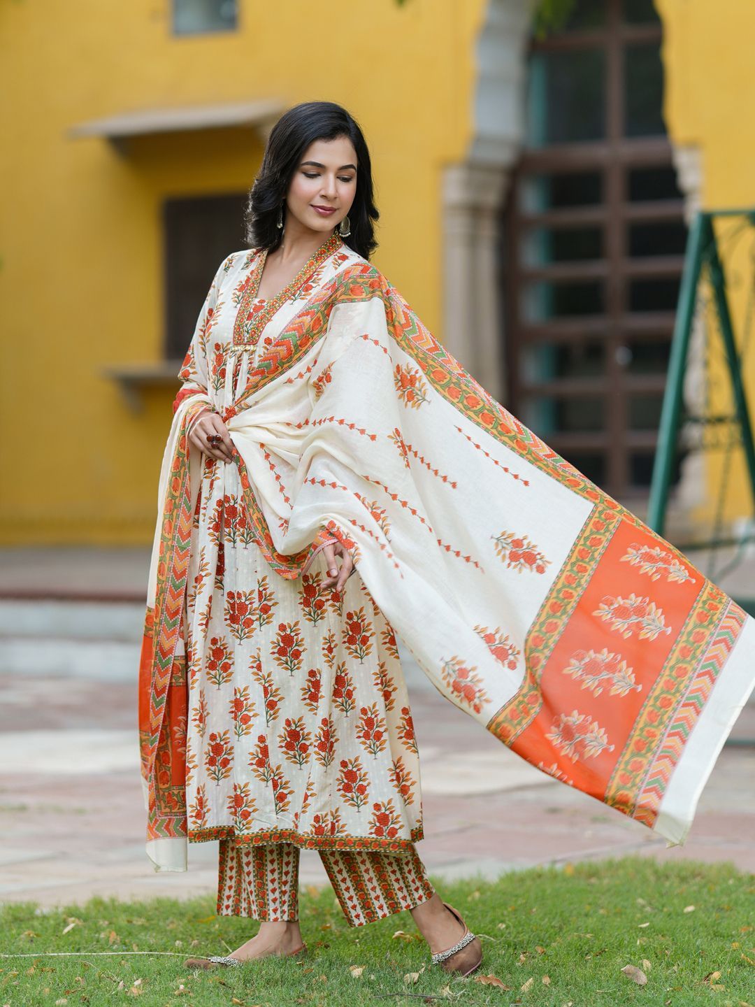 Dhiyona RR Women's Floral Printed Thread Work Pure Cotton Kurta With Trousers & Dupatta