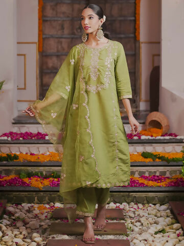 Women's Green embroidered Kurta with Trousers with dupatta