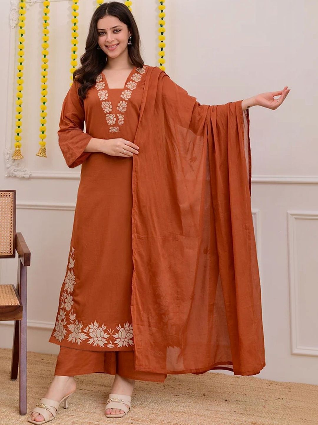 Dhiyona KL Women Floral Embroidered Regular Thread Work Kurta with Palazzos & With Dupatta